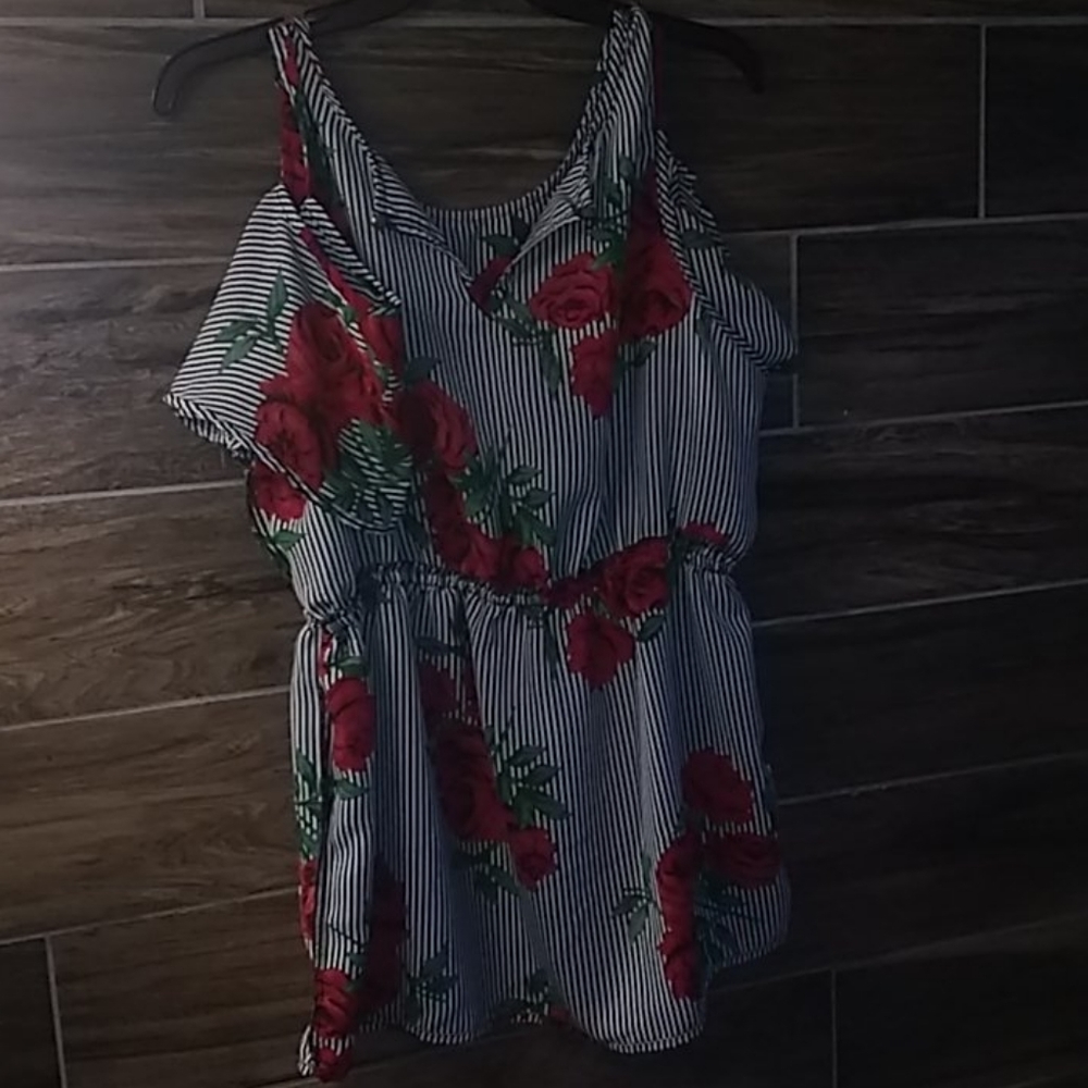 Off the shoulder dress top. Floral.